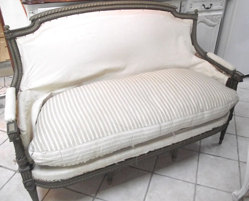 STUNNING FRENCH ANTIQUE SOFA